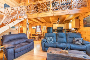Moonshine Ridge Cabin with Hot Tub and Fire Pit